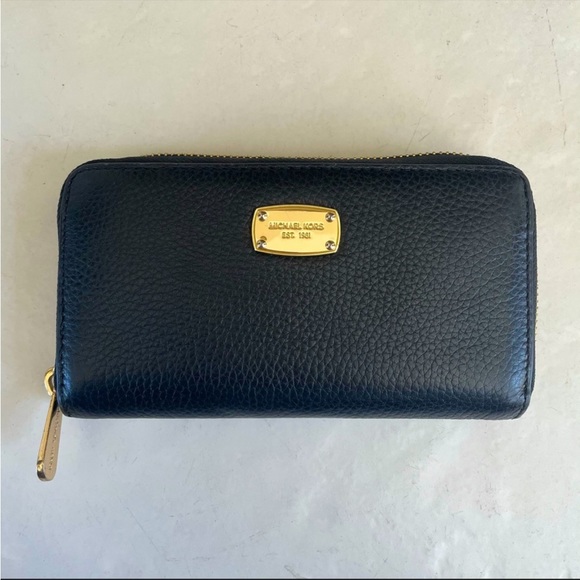 Michael Kors Wallet - Picture 2 of 7